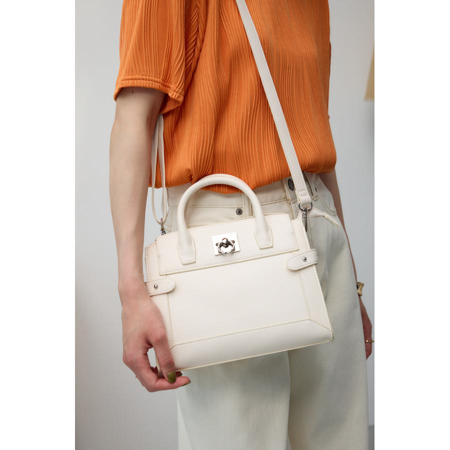 MOUSSY 真似る マウジー ショルダーバッグ 白 サコッシュ 夏