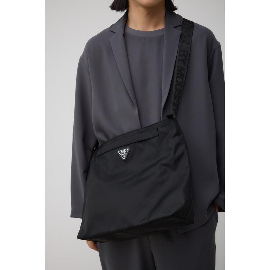 ロゴプレート高密度ナイロンショルダーバッグ[品番：AZLW0022083  