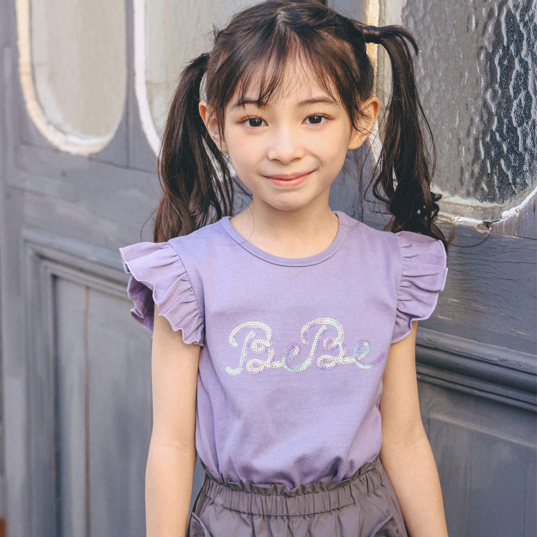 オーロラスパンコールロゴフリル袖Tシャツ(100~150cm)[品番：BEBK0008587]｜BeBe（ベベ）のキッズファッション通販｜SHOPLIST（ショップリスト）