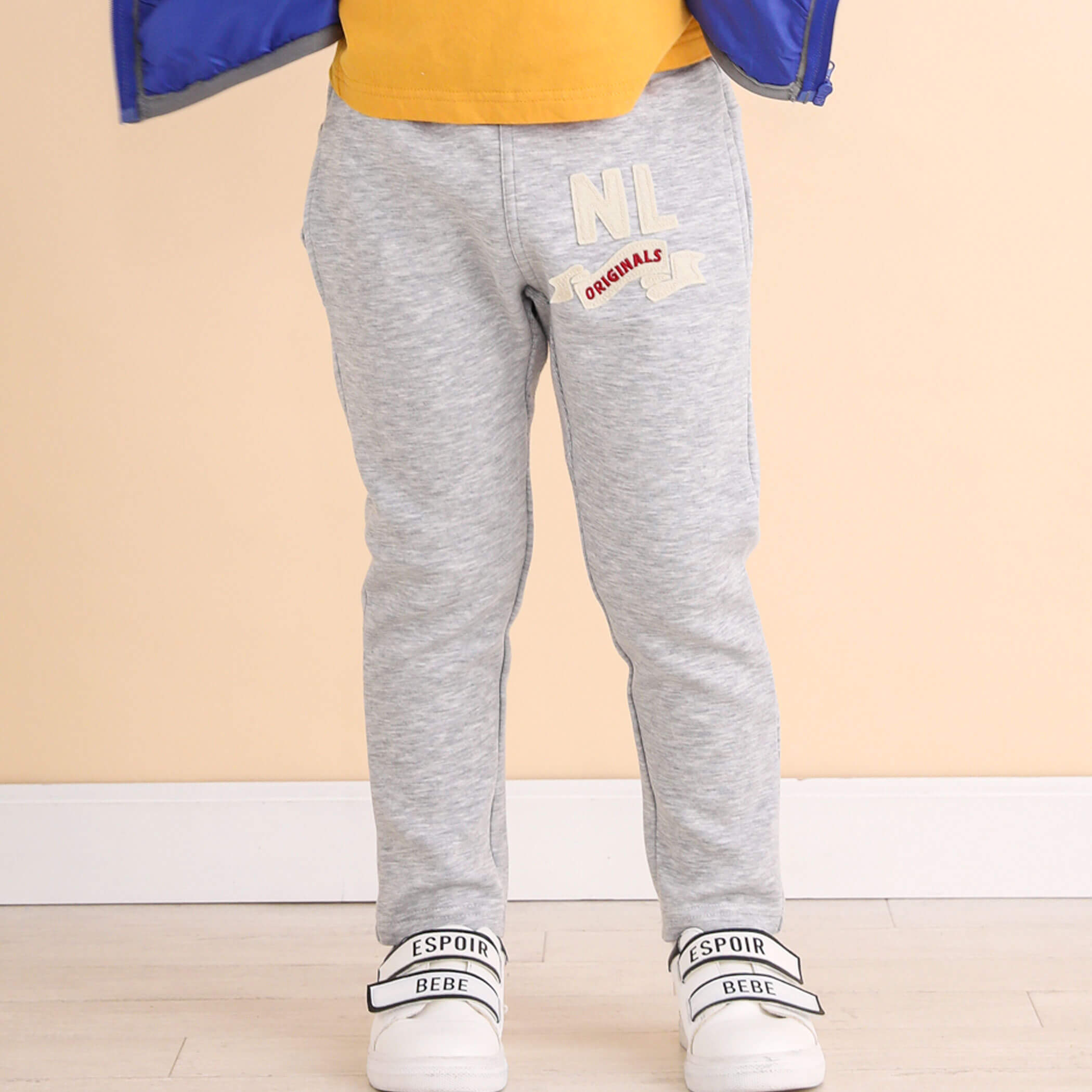 Noeil aime BeBe テーパードパンツのサムネイル