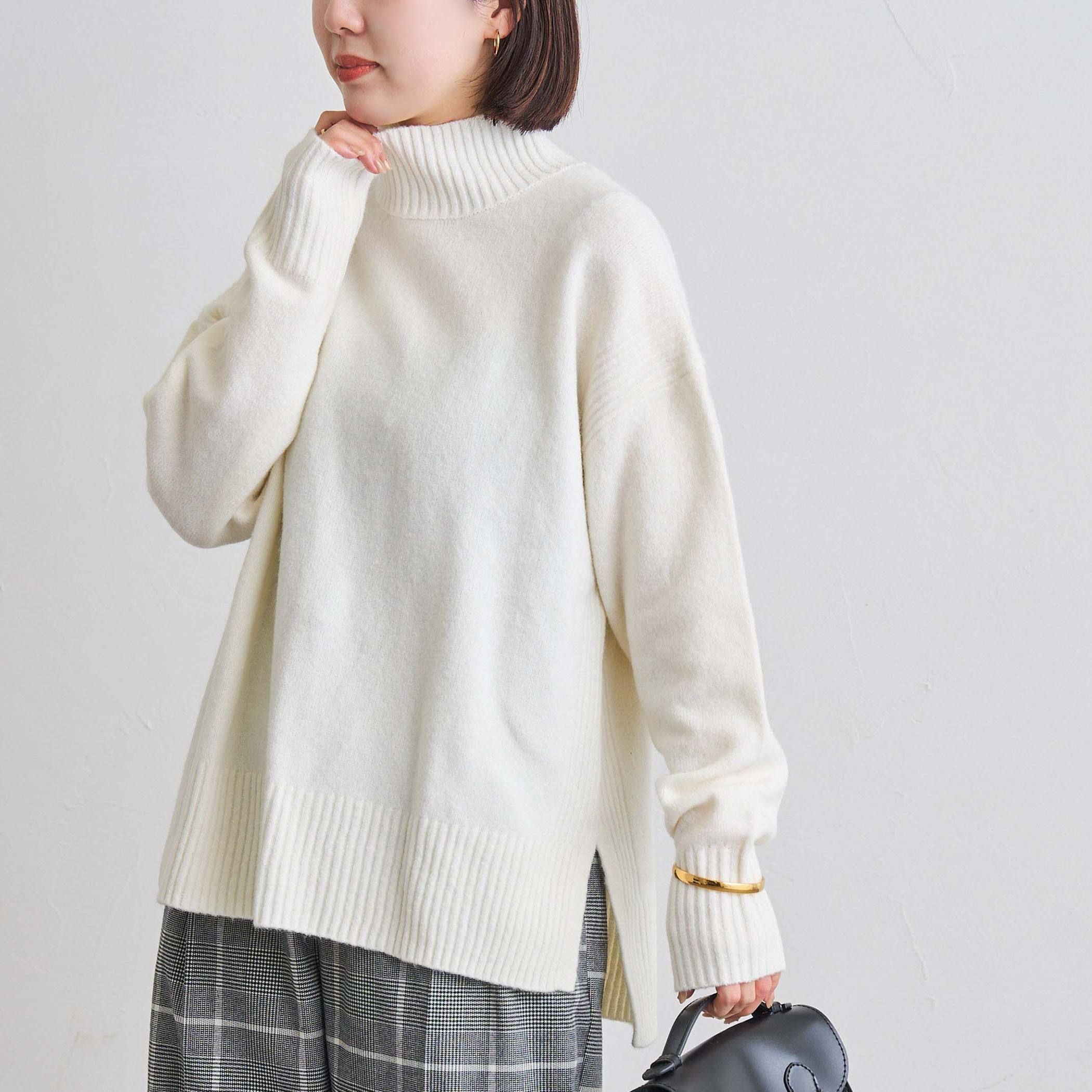 BEIGE】フラッフィーハイネックニット（WEB限定カラー）[品番