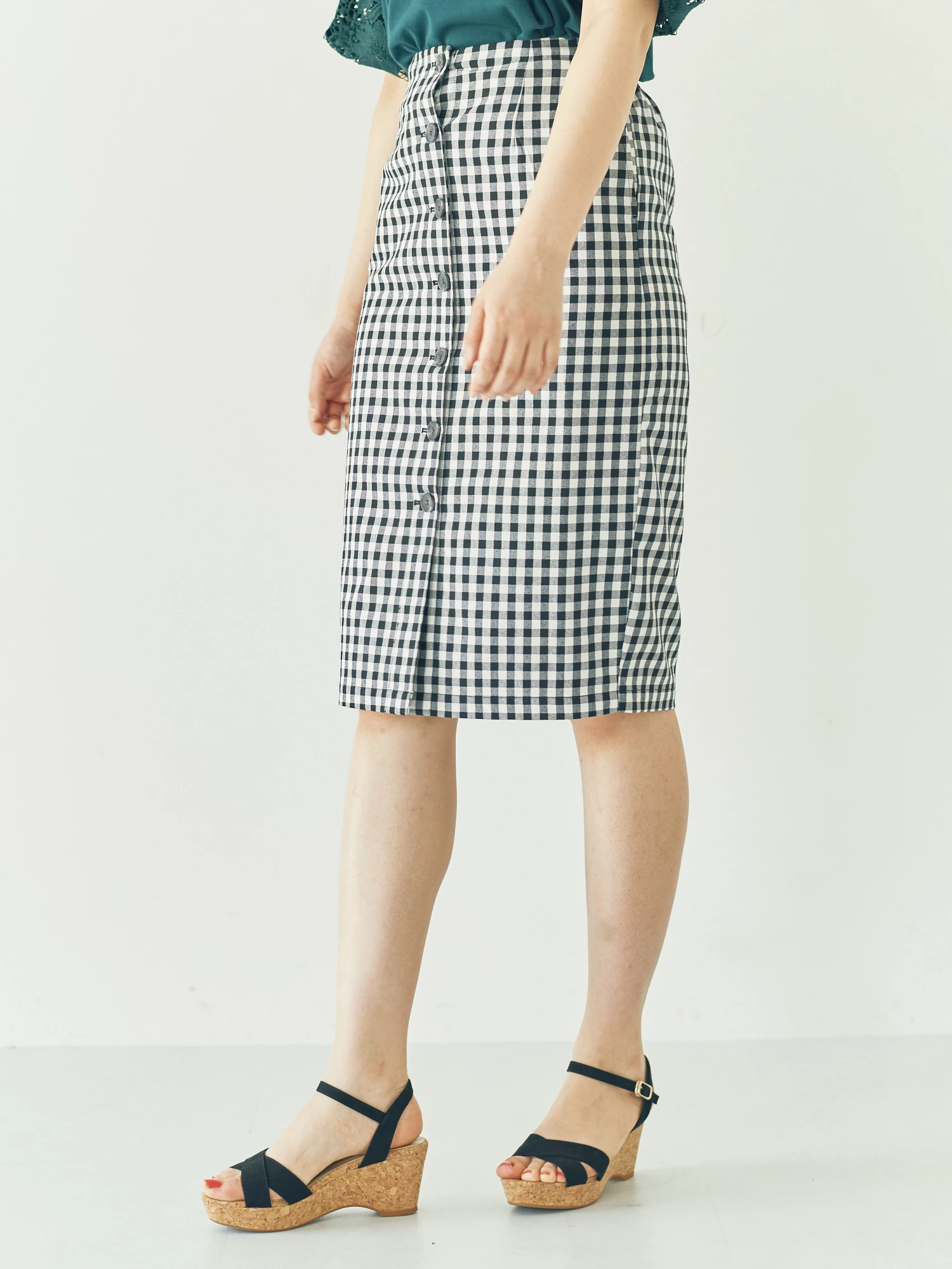 前ボタンギンガムチェックタイトスカート 品番 Emew0005570 Earth Music Ecology アースミュージックアンドエコロジー のレディースファッション通販 Shoplist ショップリスト