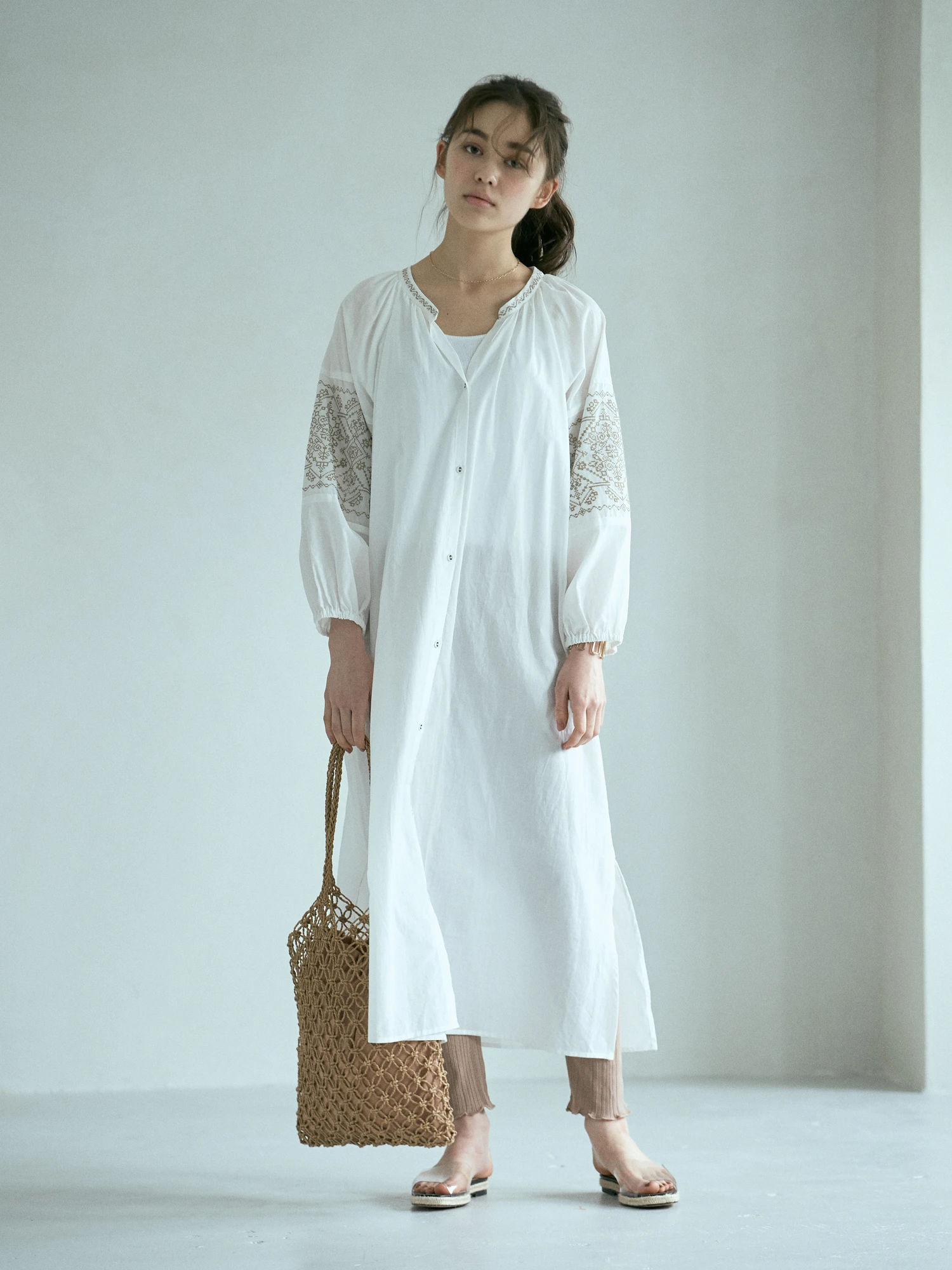 エスニック風袖刺繍ガウンワンピース 品番 Emew Earth Music Ecology アースミュージックアンドエコロジー のレディースファッション通販 Shoplist ショップリスト