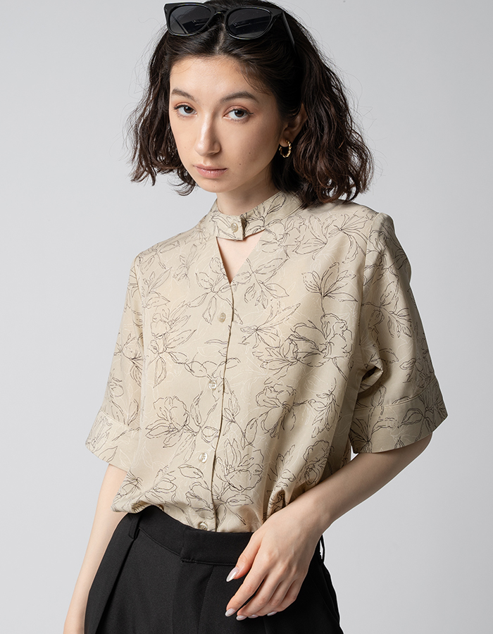 【Adoon plain Ladies】トライアングルネックブラウス /  半袖[品番：KTRW0026577]｜kutir（クティール）のレディースファッション通販｜SHOPLIST（ショップリスト）