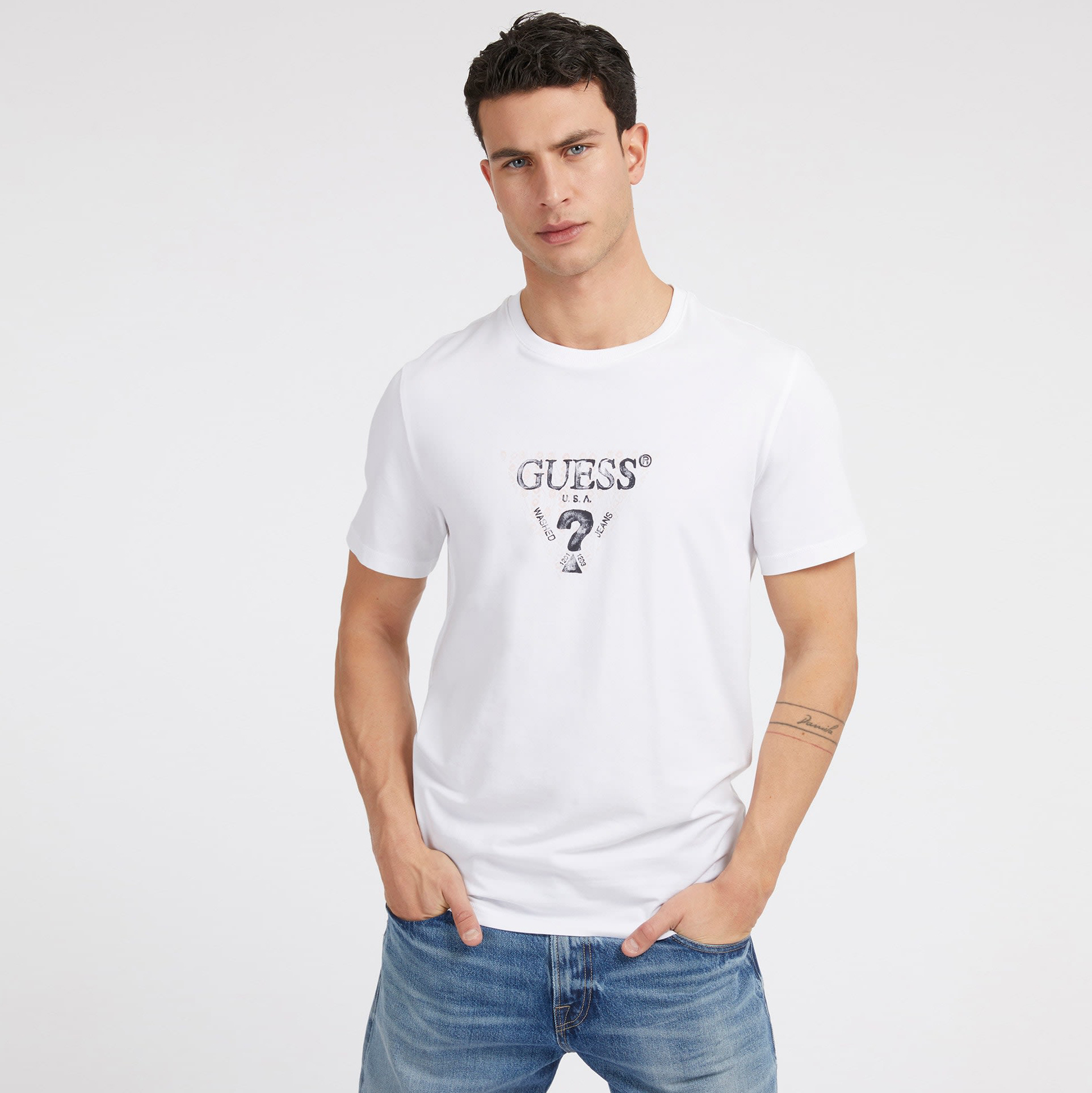 GUESS] Geo Triangle Logo Tee[品番：GUEW0008426]｜GUESS【MEN