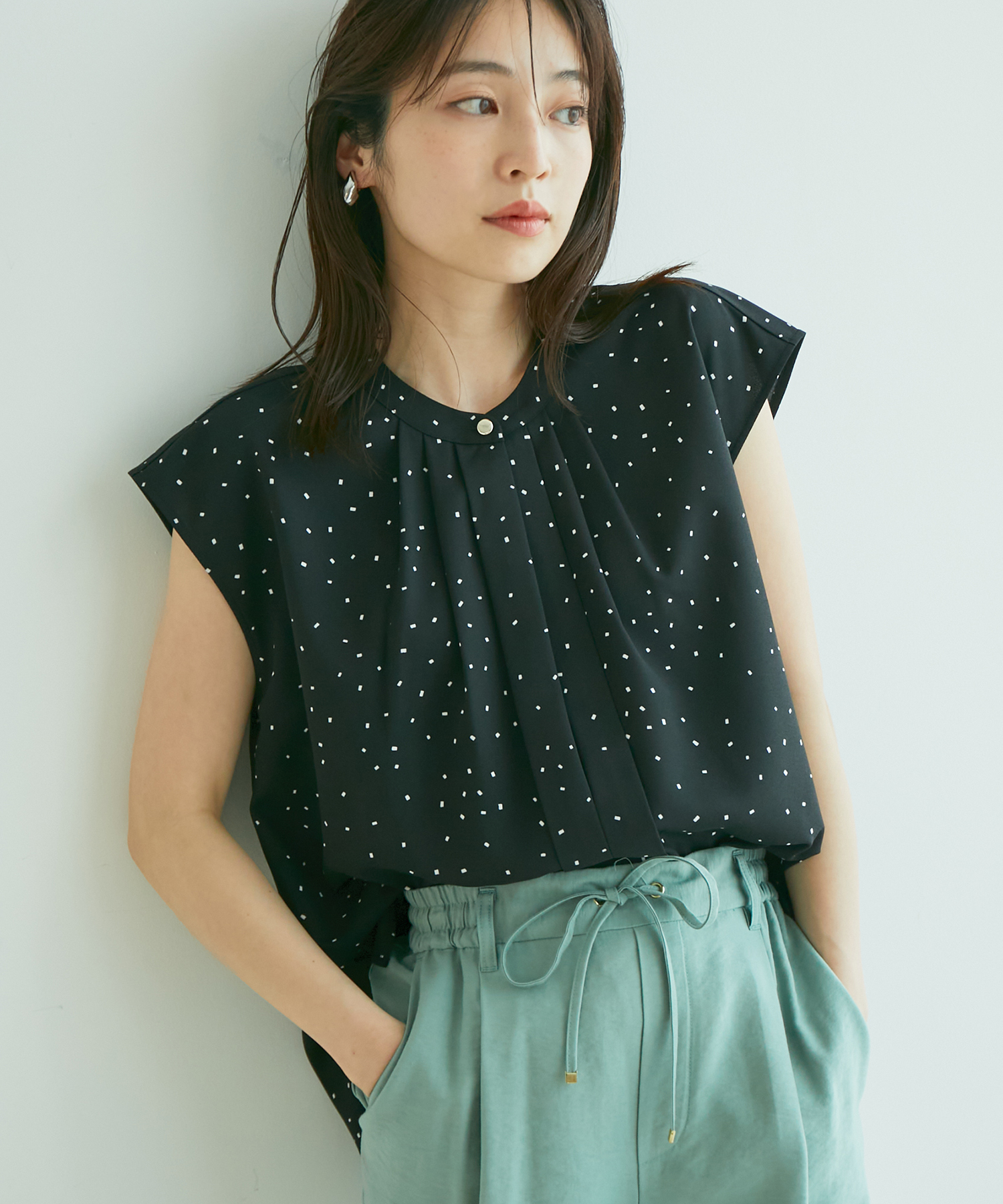 SONO 後ろプリーツフレンチスリーブブラウス
