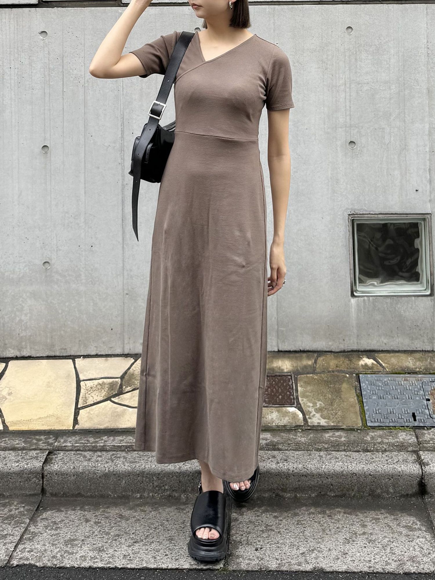 アシメネックバックオープンワンピース[品番：MKSW0058835]｜MURUA  