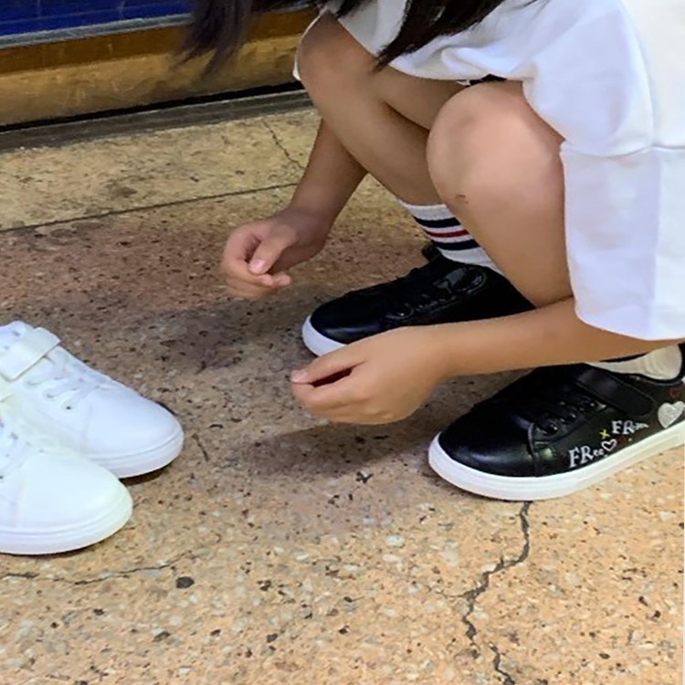 キッズ デコレーション ラメ 落書き風スニーカー 3213k 8709k 品番 Mtts Shoes In Closet Kids シューズインクローゼット キッズ のキッズファッション通販 毎日送料無料 Shoplist ショップリスト