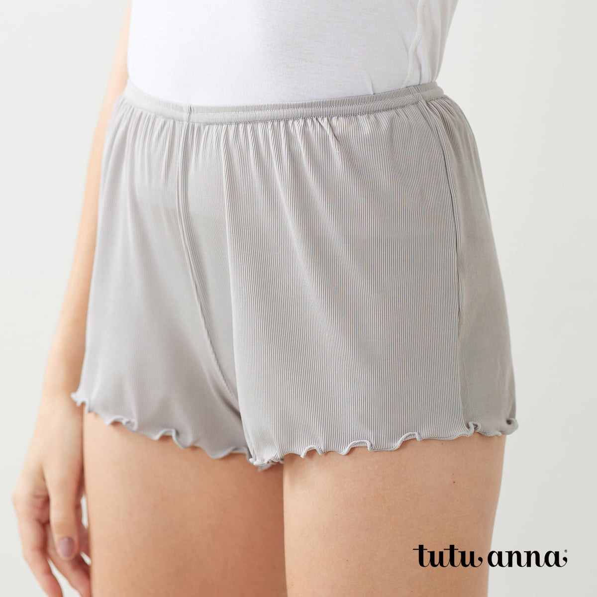 チュチュアンナ ペチコート ホワイト 丸っこく