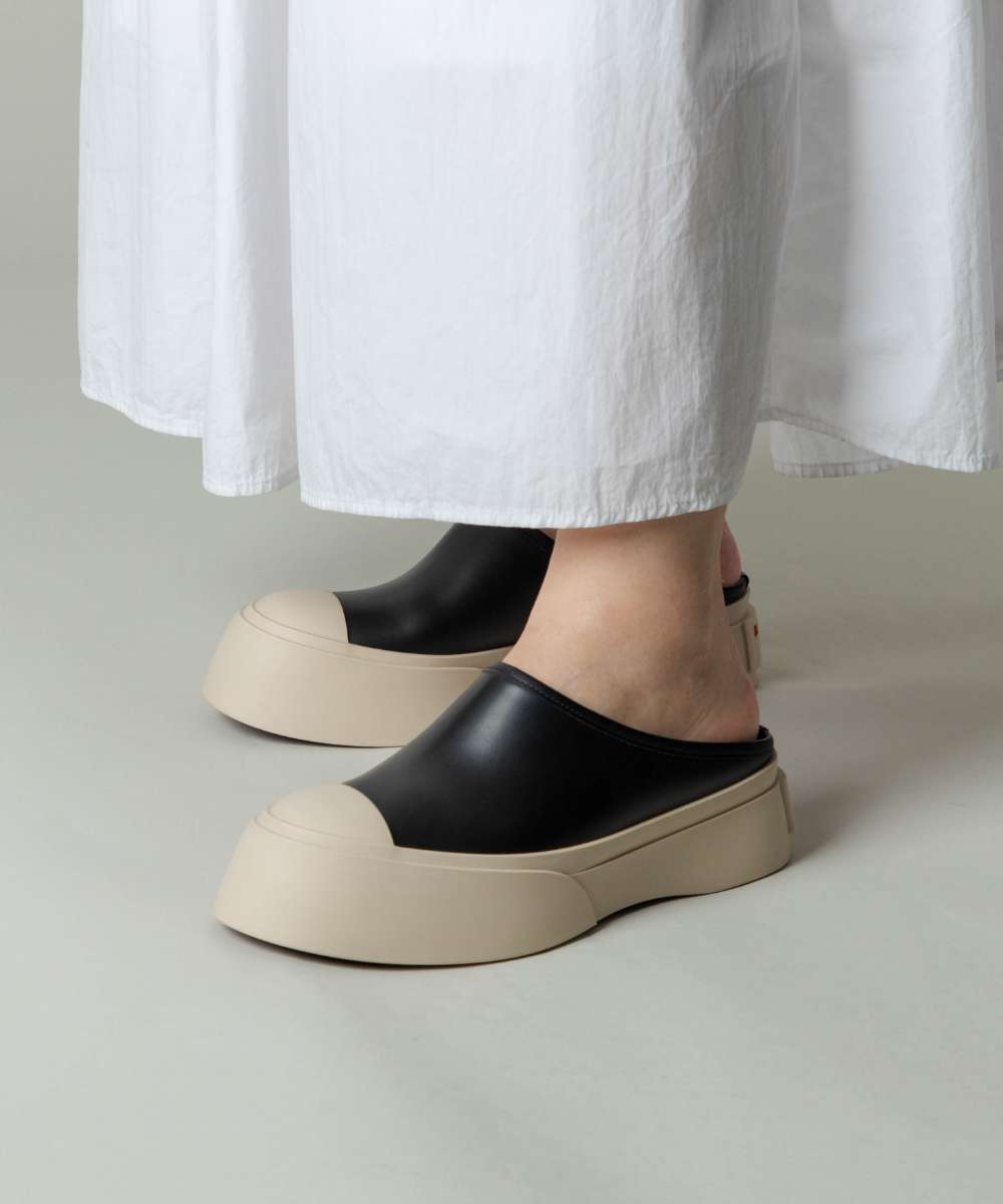 直営店 ‐MARNI- ミラーヒール ソックス ブーティ Fujii | #今日の足元 @marni の花柄ソックスをクリアブーツから