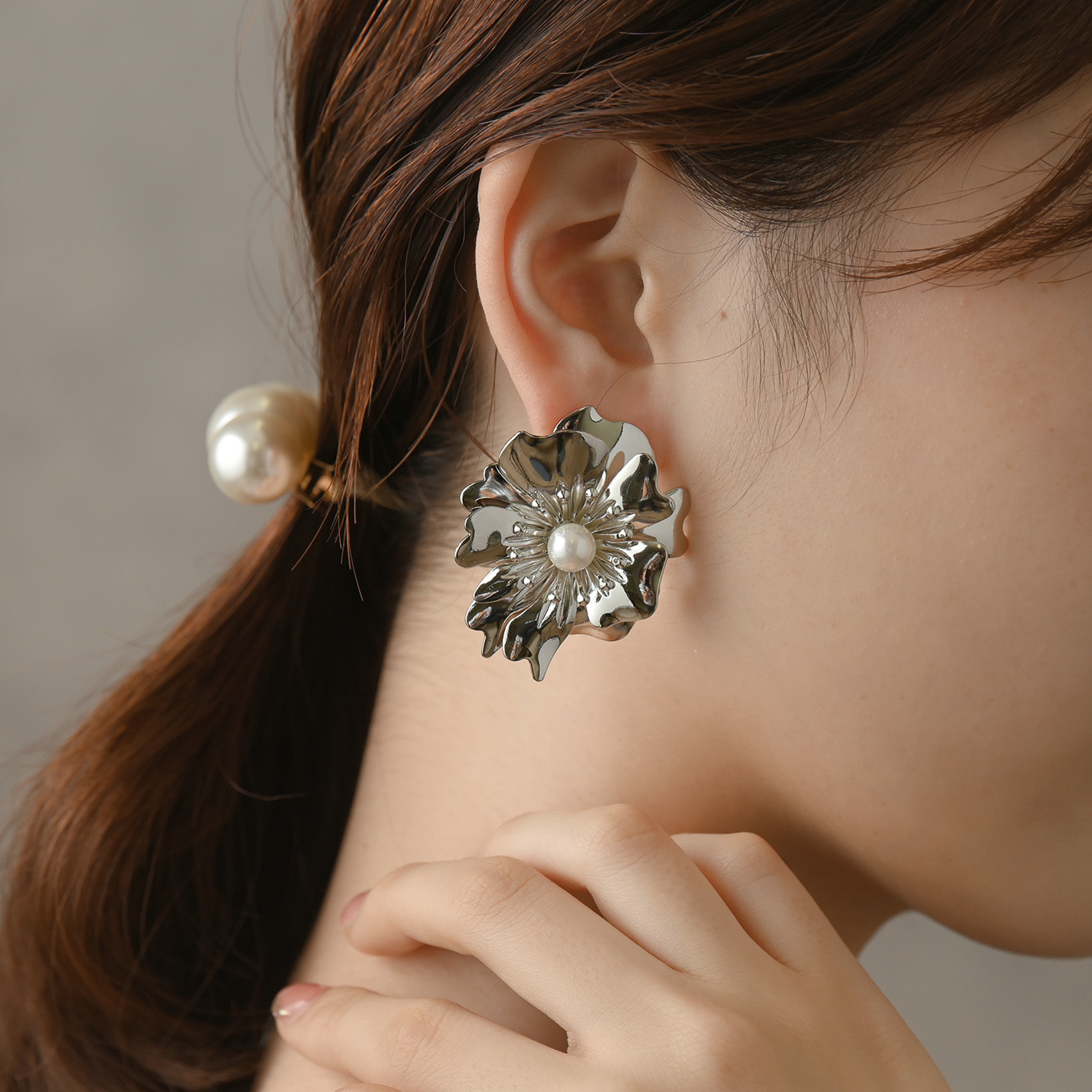 立体感 フラワーメタル ピアス[品番：BECW0009978]｜kana（カナ）の