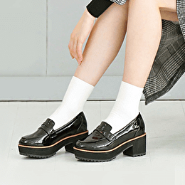 ローファーとは 意味やデザイン種類 人気色 スリッポンとの違いも解説 ファッション通販shoplist ショップリスト